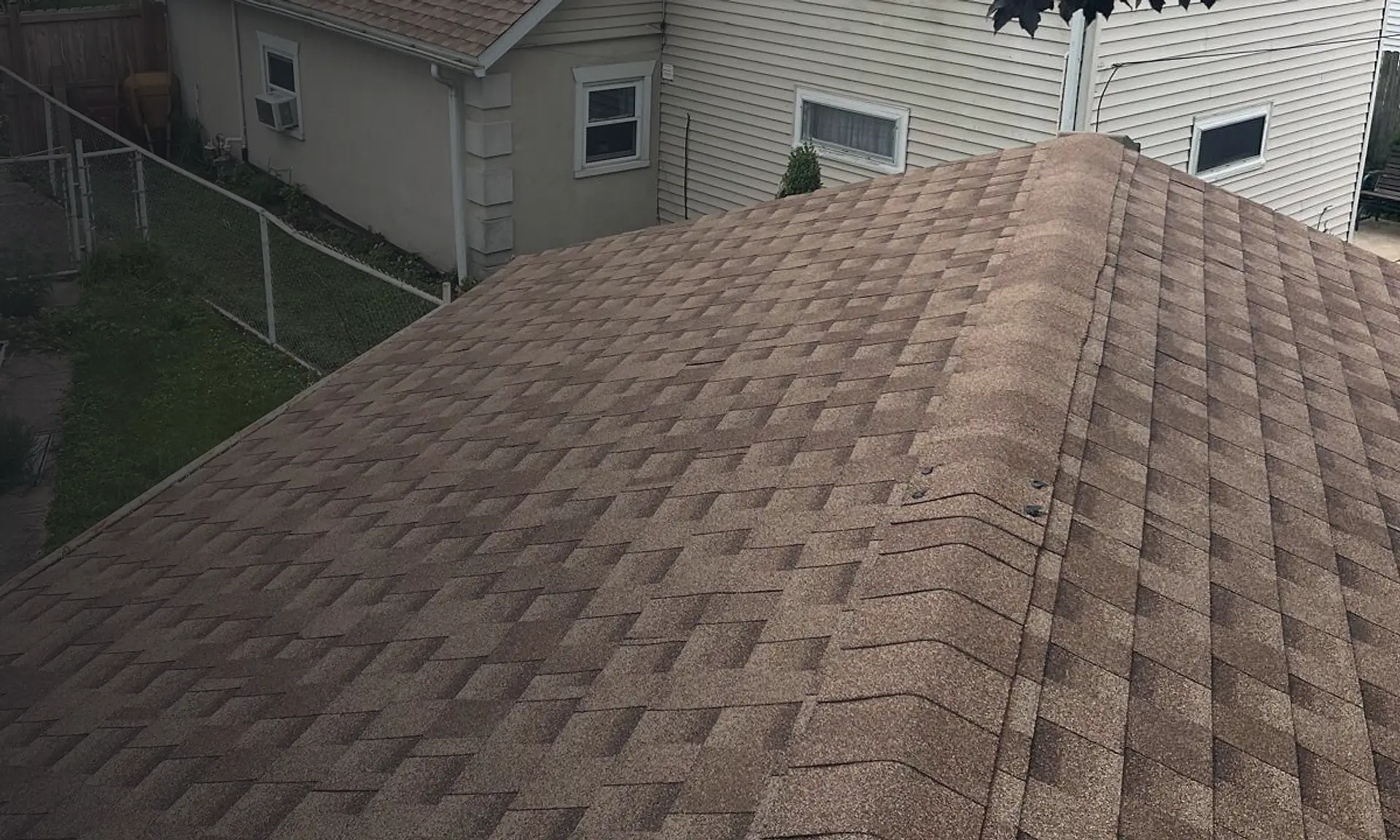 New architectural shingle roof installed by Mendoza Rodriguez in Lorain, Ohio